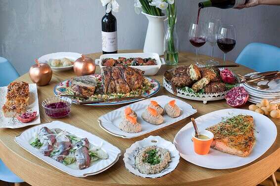 שולחן חג של סוליקה // צילום: אפיק גבאי